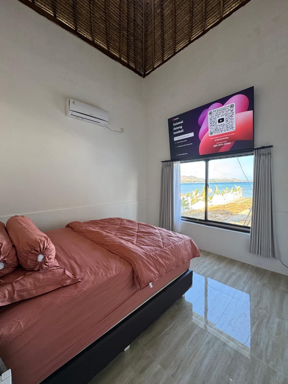 Sasak House Private Beachfront Home Villa in Central Sekotong