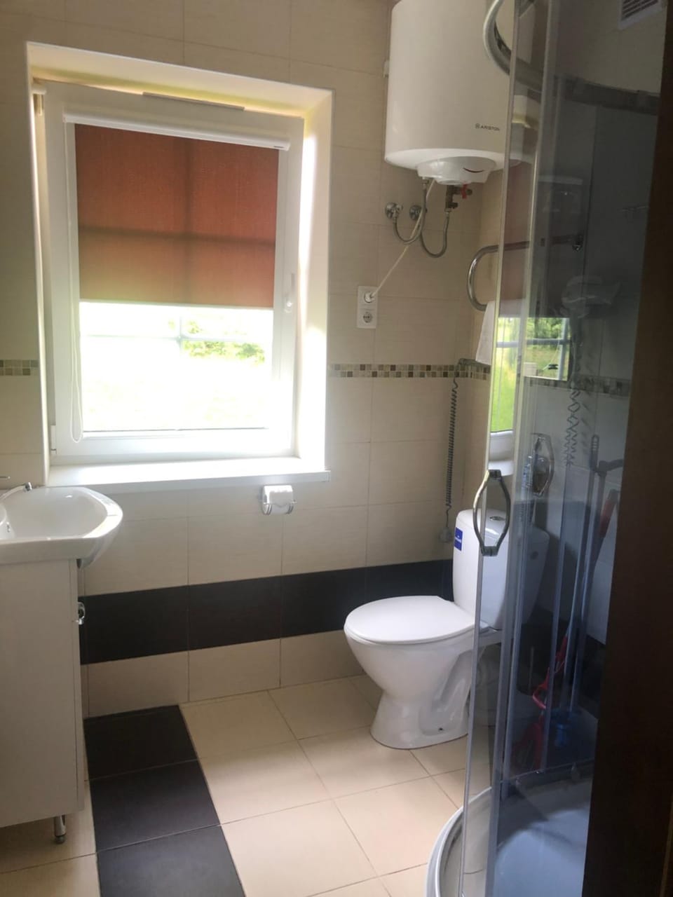 Shower, Toilet