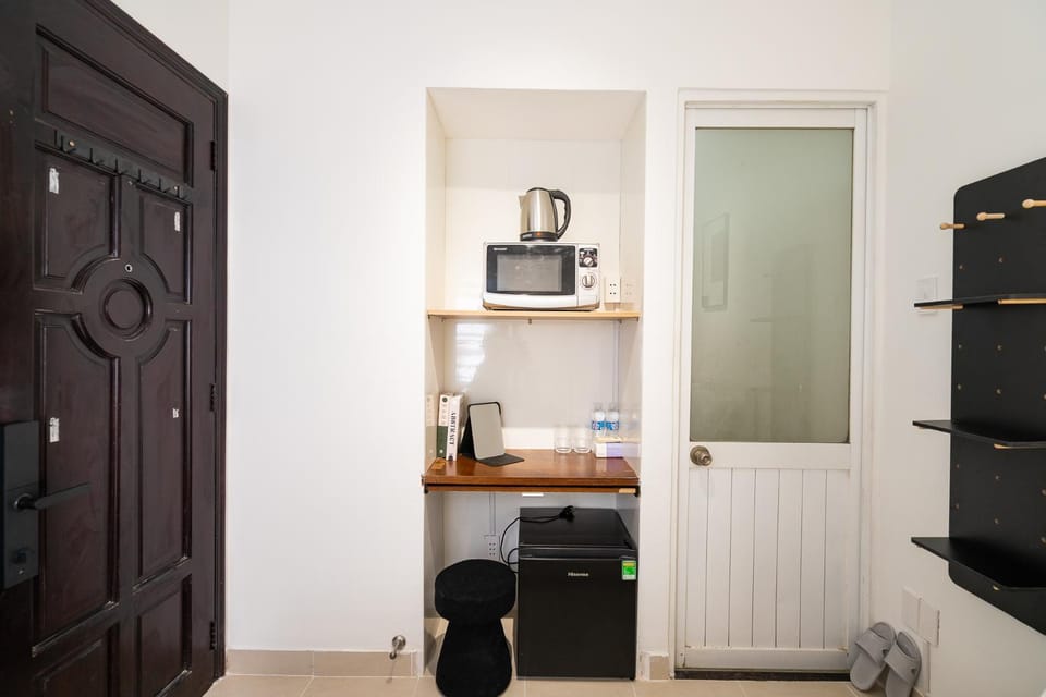 Coffee/tea facilities, microwave
