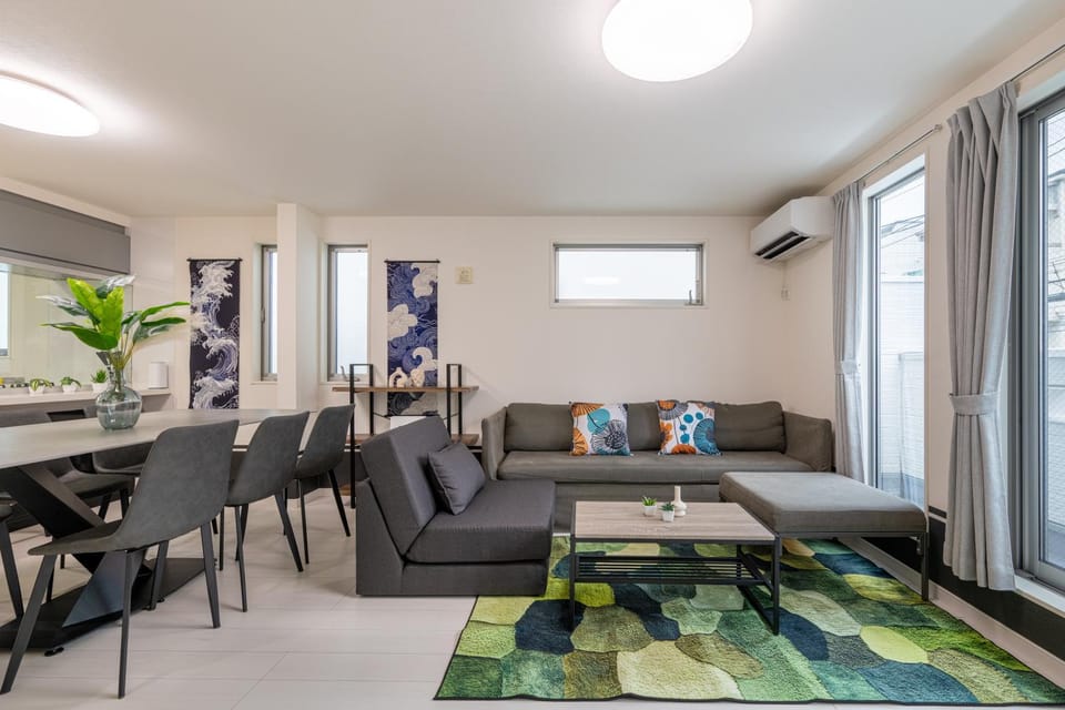 -Okubo 2chome hosuse- Conveniently located 10 min walk from Shin-Okubo Station and 7 min walk from Higashi-Shinjuku Station Apartment in Shinjuku