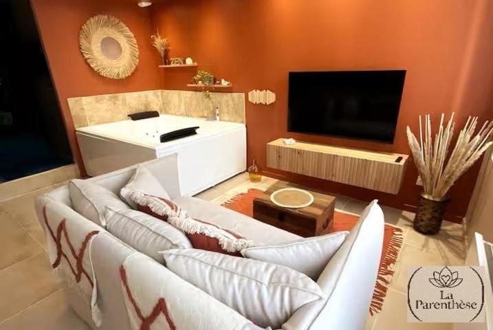Communal lounge/ TV room
