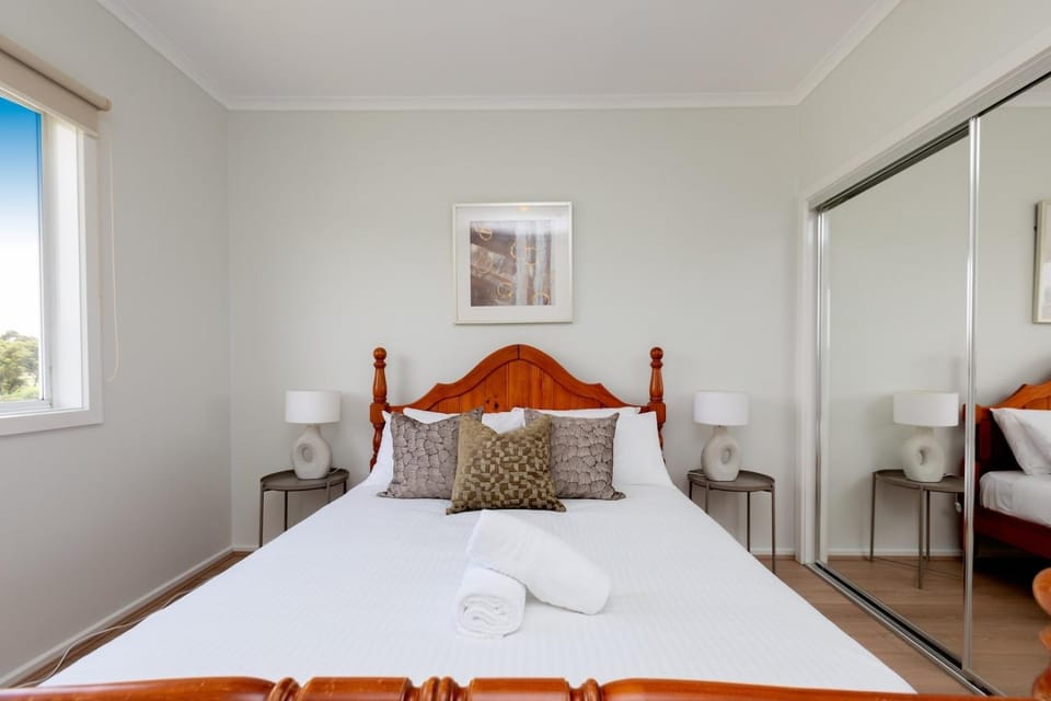 3 bedroom Townhouse next to River East Melbourne House in Melbourne