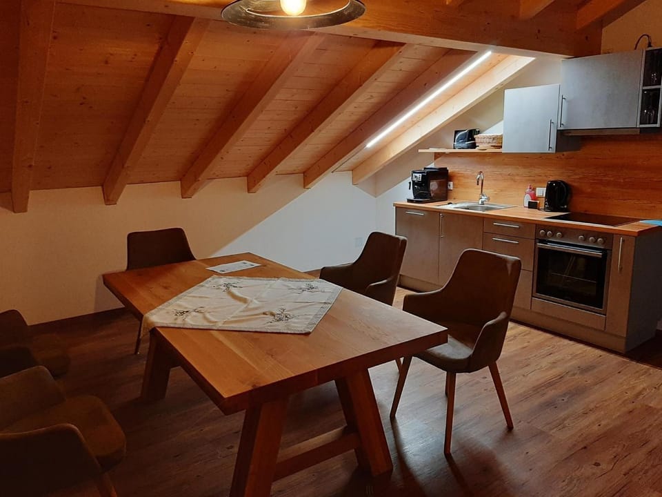 Kitchen or kitchenette, Seating area, Dining area
