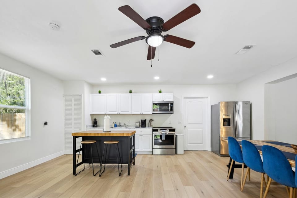 Dining area, kitchen