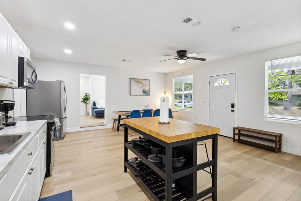 Dining area, kitchen