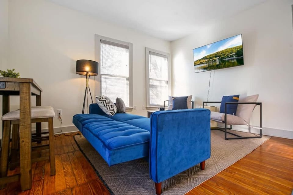 Victorian Cleveland Clinic With Queen Bed, Sleeps 3 House in Cleveland Heights