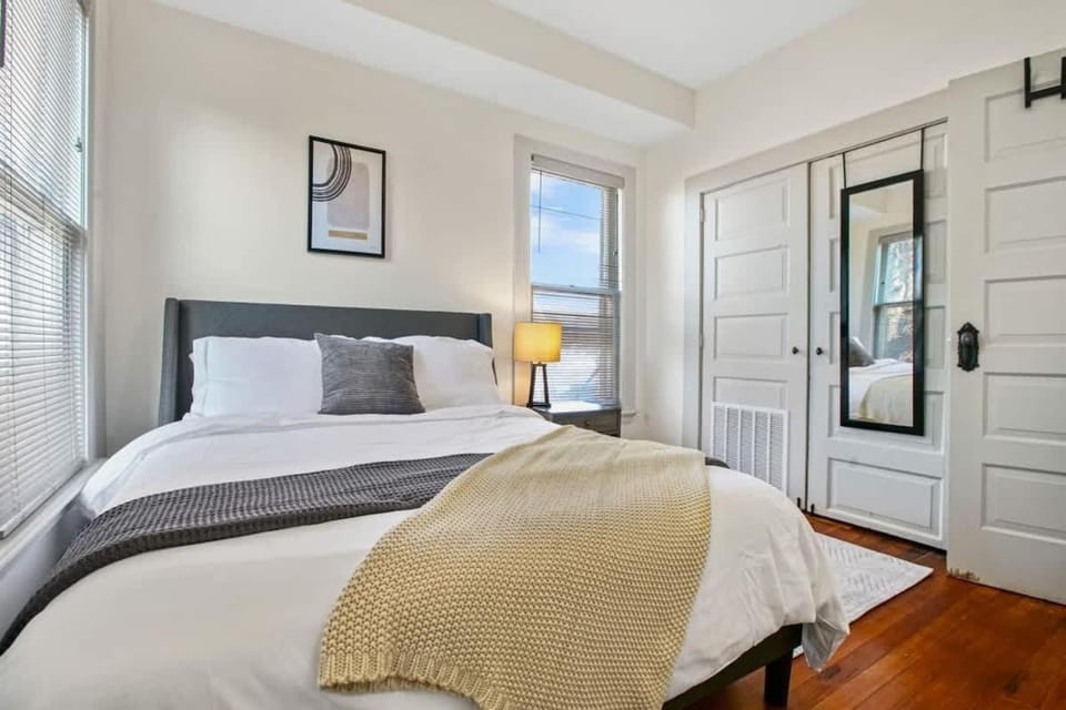 Victorian Cleveland Clinic With Queen Bed, Sleeps 3 House in Cleveland Heights