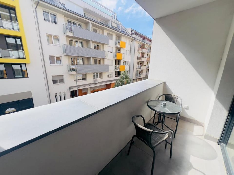 Karzo Property LK 210 Free Garage Apartment in Budapest