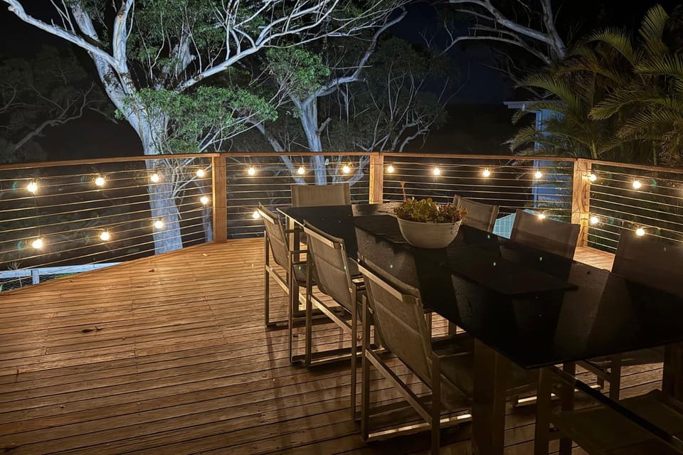 Luminara Luxury Lakefront House in Smiths Lake