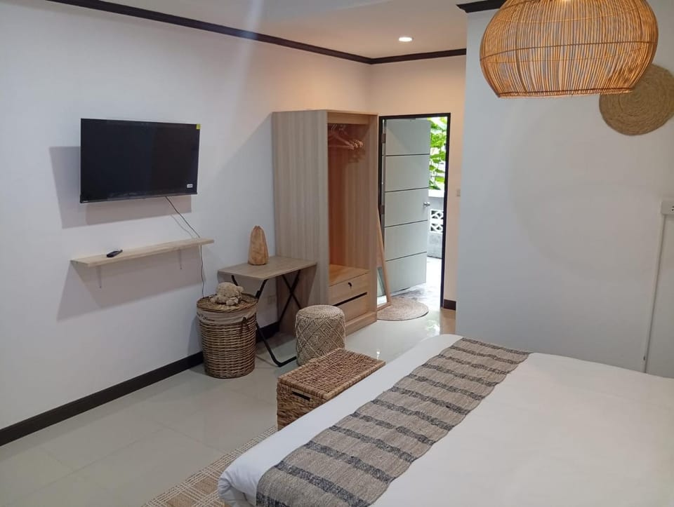 Bed, TV and multimedia