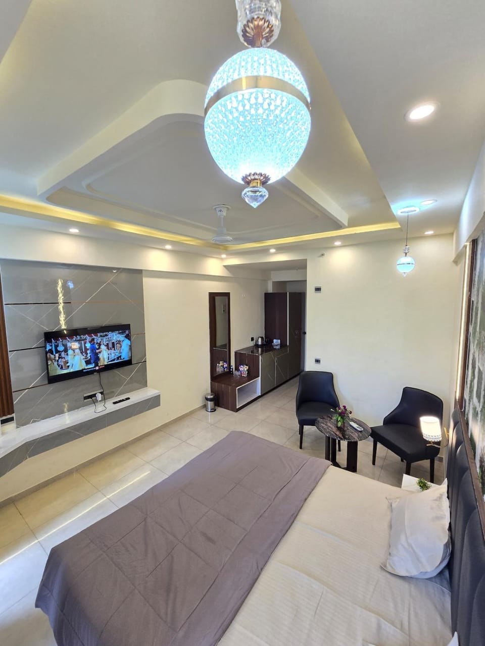 Private Room in Omaxe Hazratganj Lucknow Apartment in Lucknow