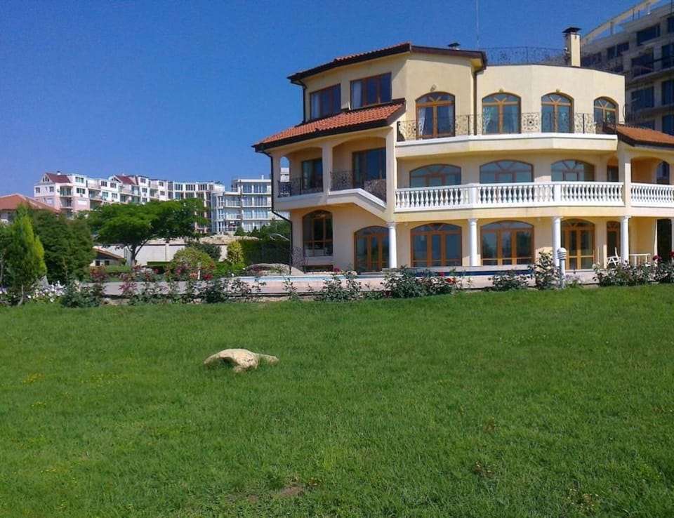 Вилла класса люкс Villa in Varna