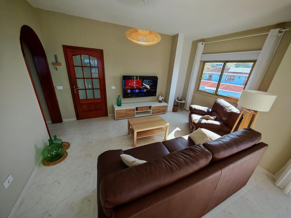 Communal lounge/ TV room, TV and multimedia, Living room, Seating area