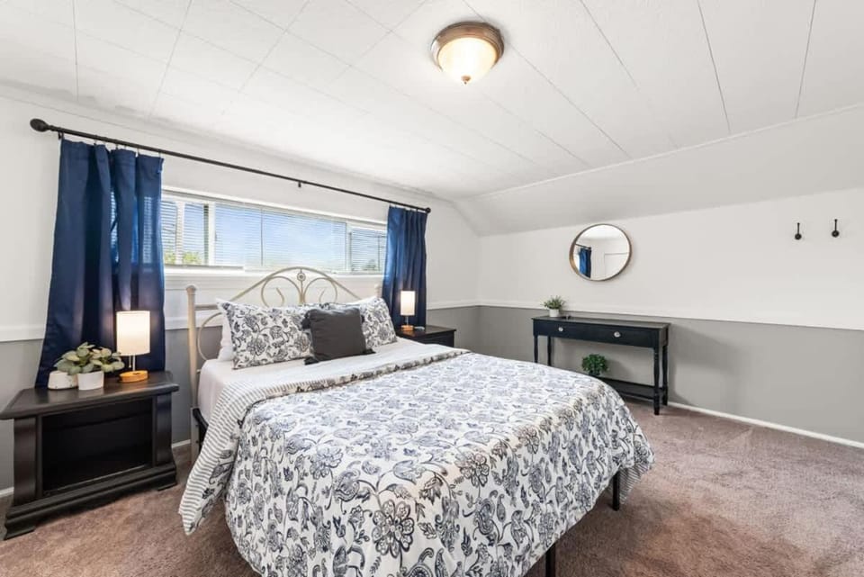 2 Bedroom in Kamm's Corner! House in Lakewood