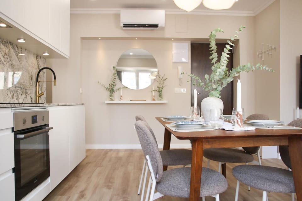 Kitchen or kitchenette, Dining area, dishwasher, oven, stove