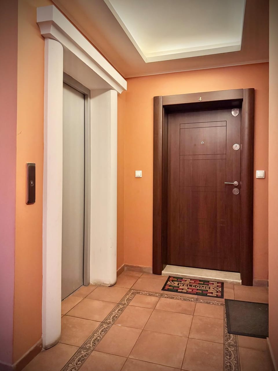 Facade/entrance
