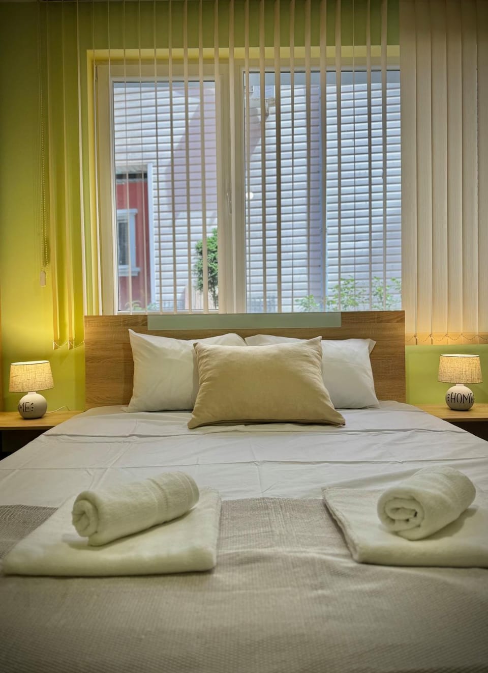 Bed, Bedroom, towels