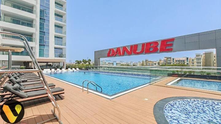 Pool view, Swimming pool, sunbed