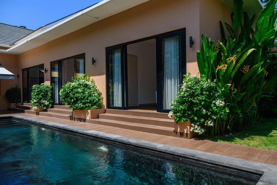 Villa Black Pool Family 4BR Villa Walk to Beac Villa in Denpasar