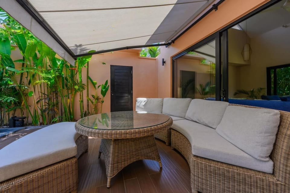 Villa Black Pool Family 4BR Villa Walk to Beac Villa in Denpasar