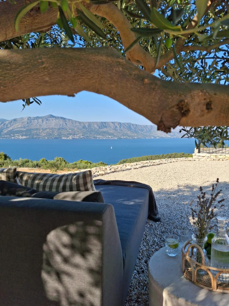 Mountain view, Sea view
