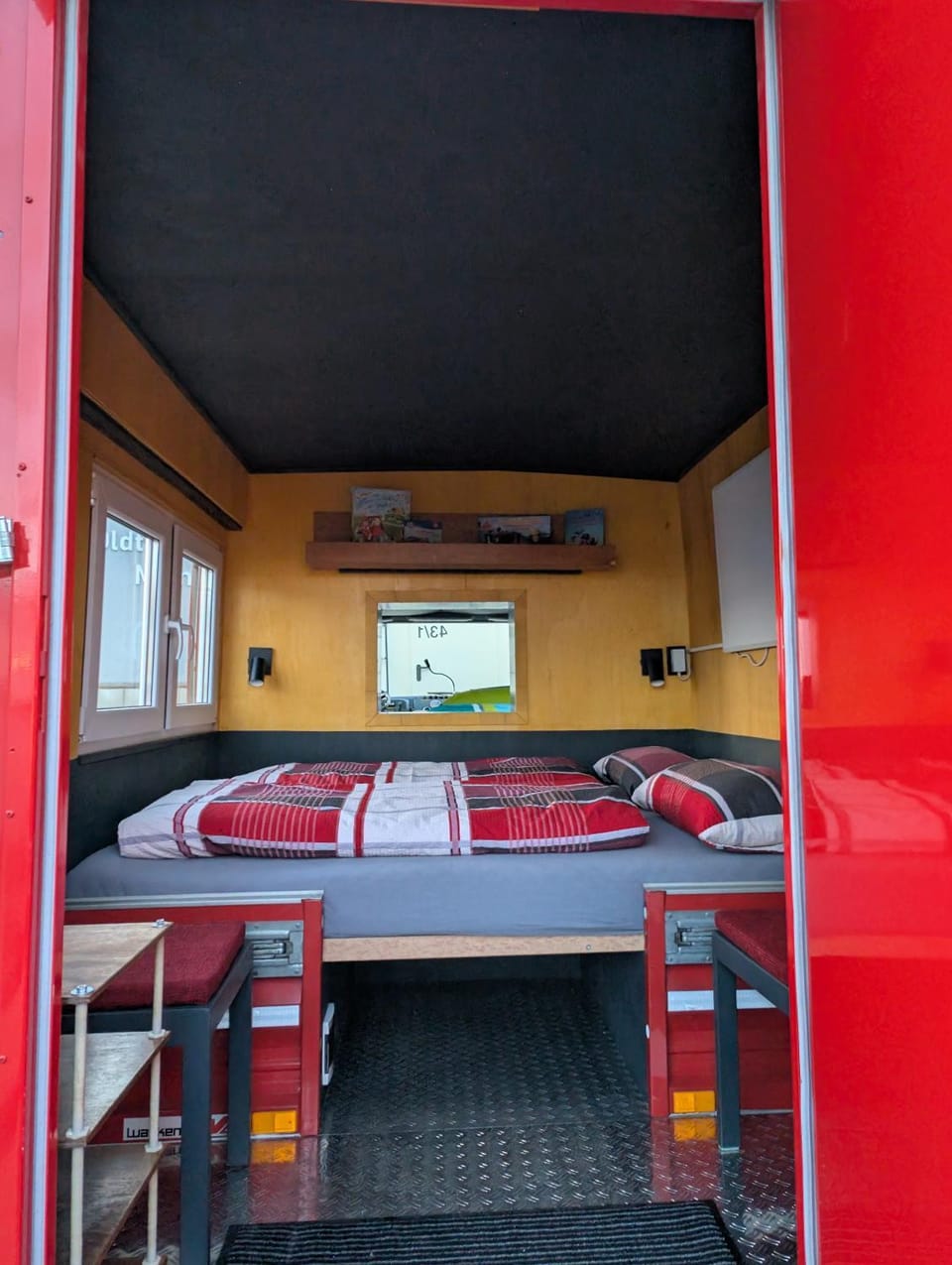 Photo of the whole room, Seating area