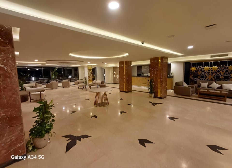 Restaurant/places to eat, Living room, Lobby or reception, Banquet/Function facilities, Seating area