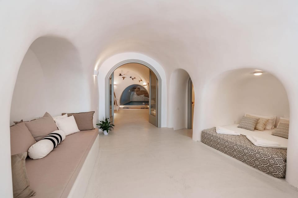 Photo of the whole room, Seating area, Bedroom