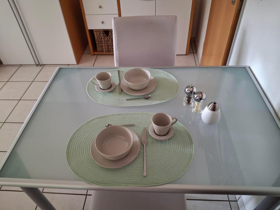 Coffee/tea facilities, Dining area