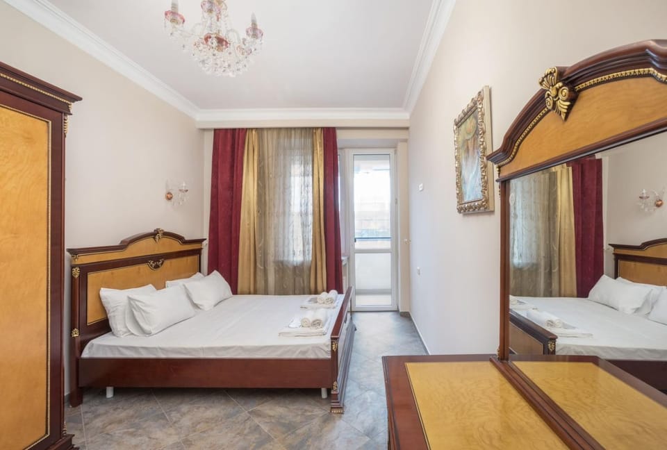 Bed, Bedroom, towels