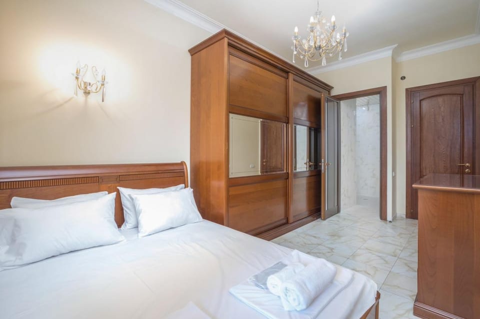Bed, Bedroom, towels, wardrobe