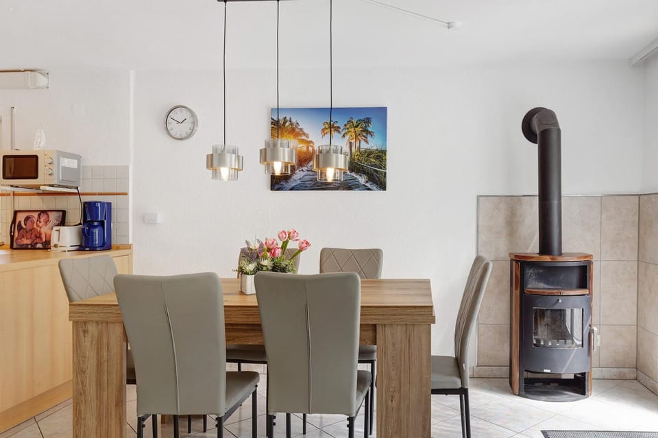 Property building, Kitchen or kitchenette, Living room