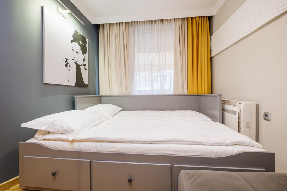 Living room, Photo of the whole room, Bedroom