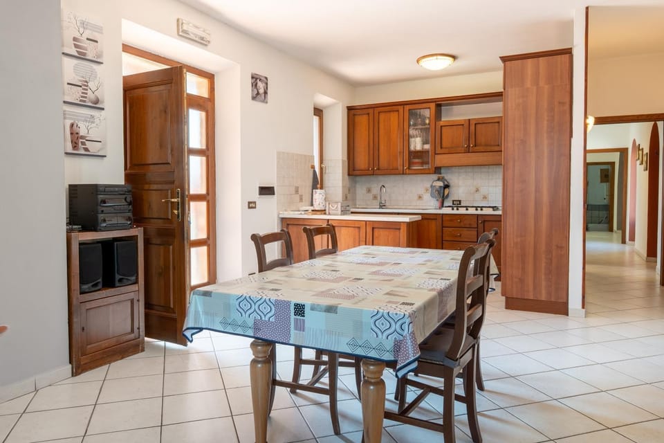 Property building, Kitchen or kitchenette, Living room