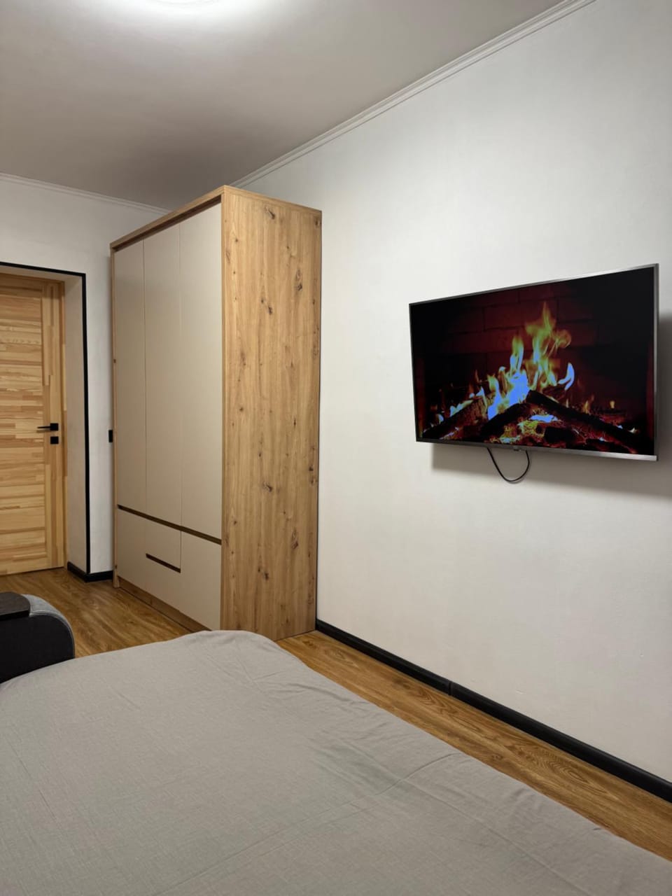 Bed, TV and multimedia, Bedroom, wardrobe