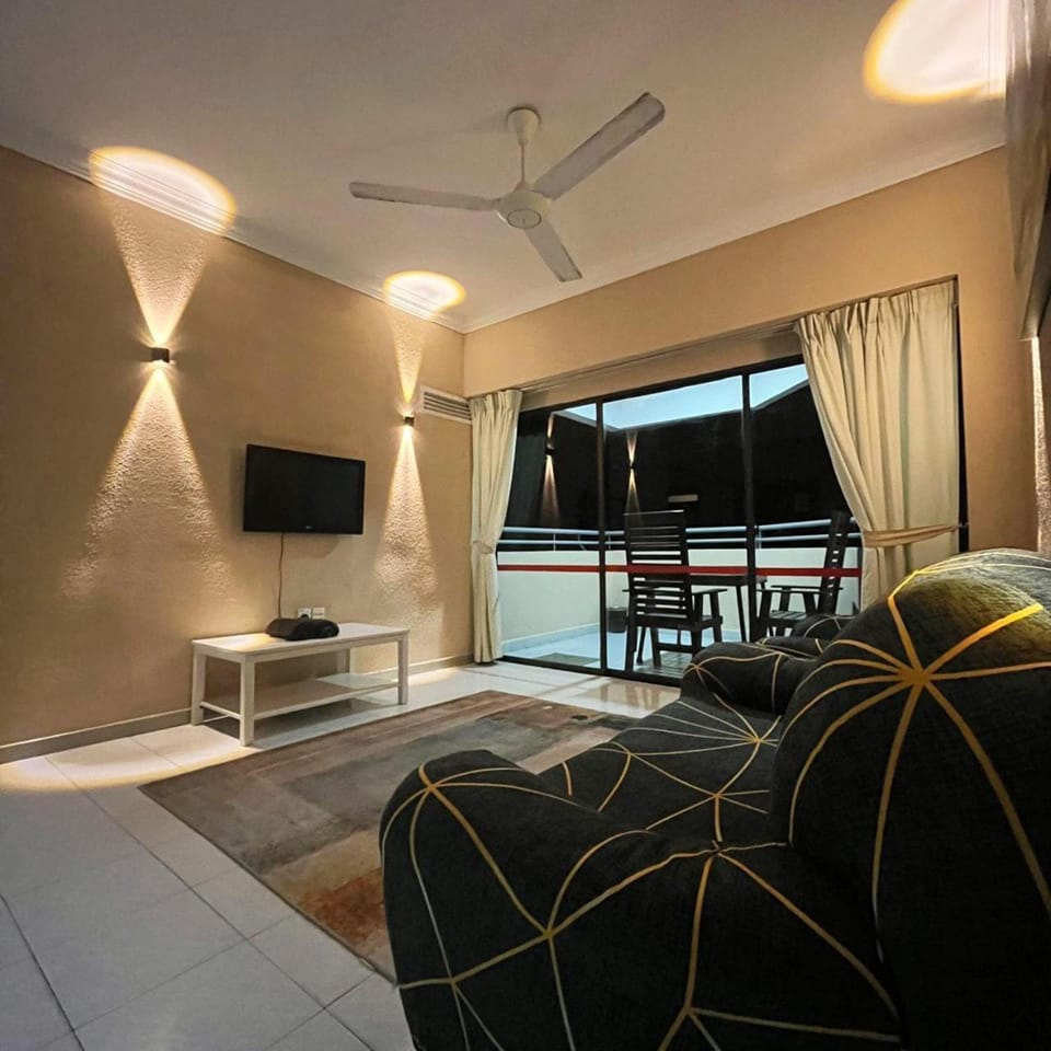 TV and multimedia, Living room, Seating area, Evening entertainment