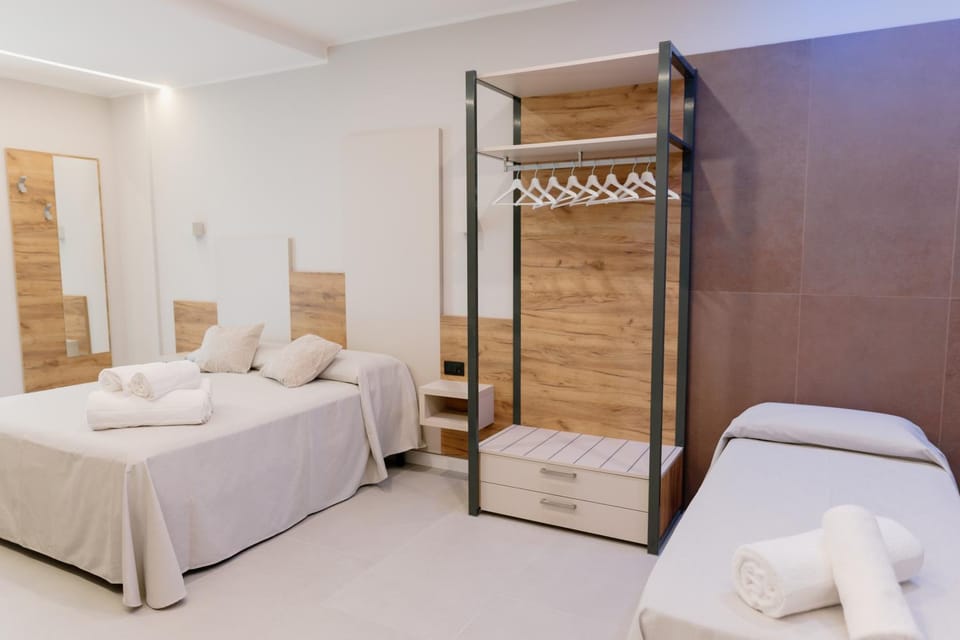 Bed, Photo of the whole room, towels