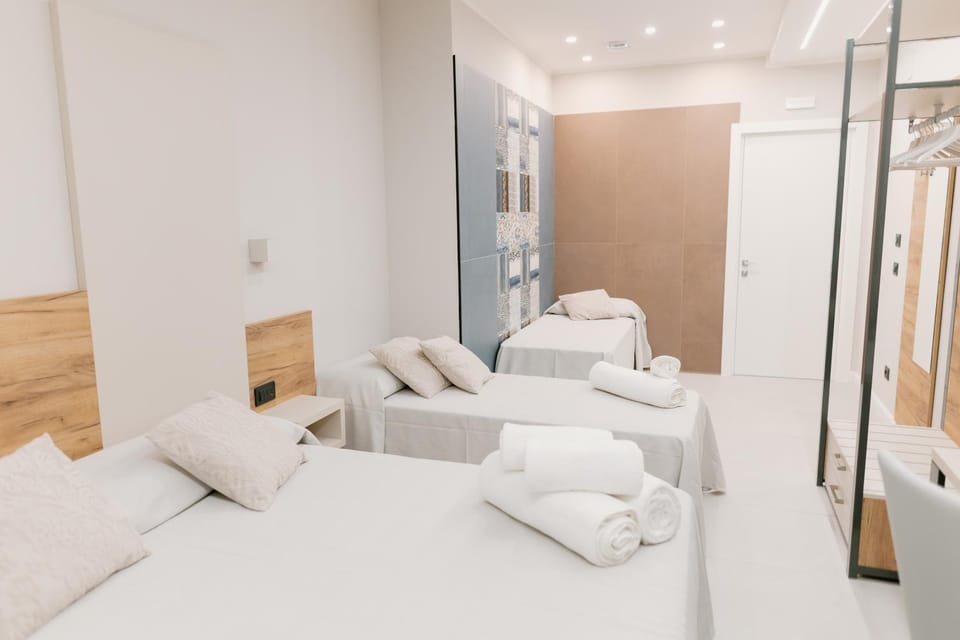 Photo of the whole room, Bedroom, towels