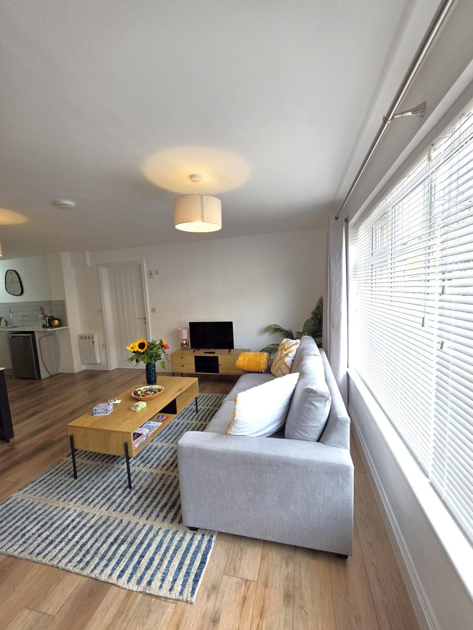 Communal lounge/ TV room, TV and multimedia, Living room, Seating area, Evening entertainment