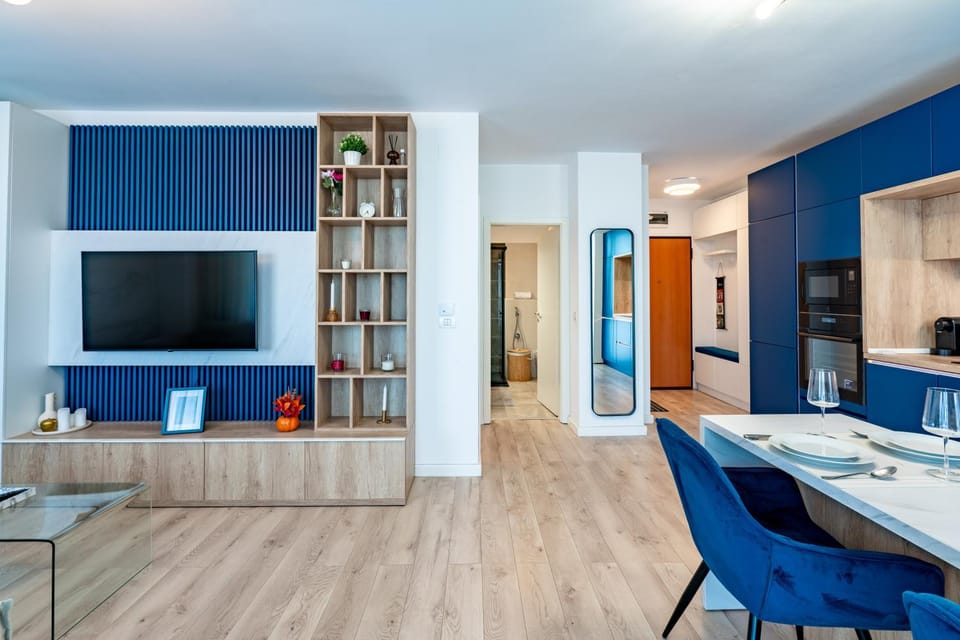 Kitchen or kitchenette, Living room, Seating area