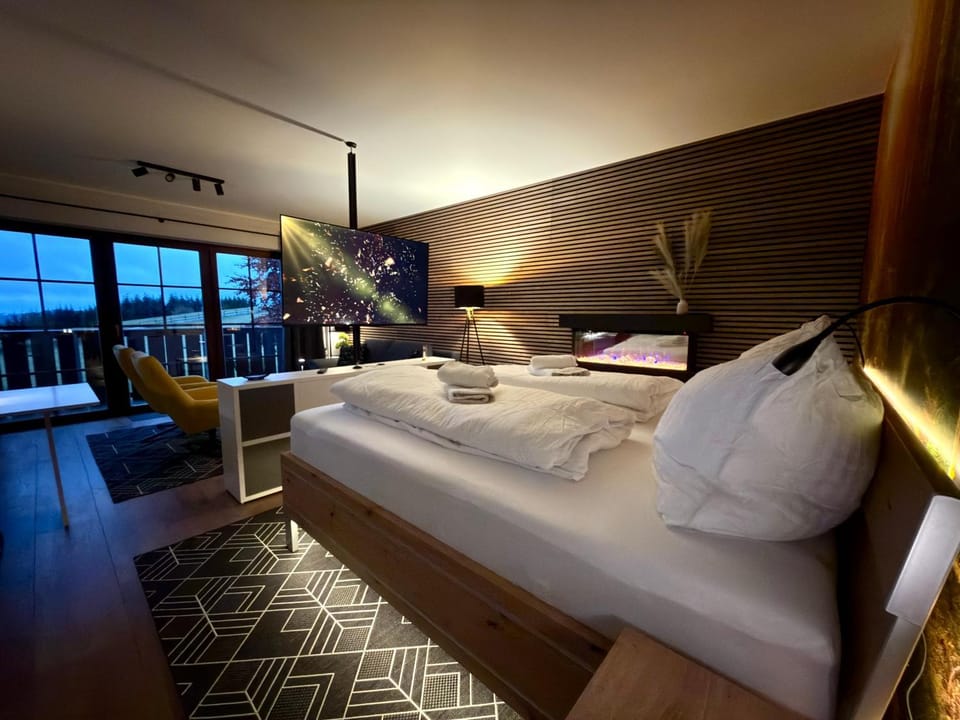 Bed, Photo of the whole room, Bedroom, fireplace