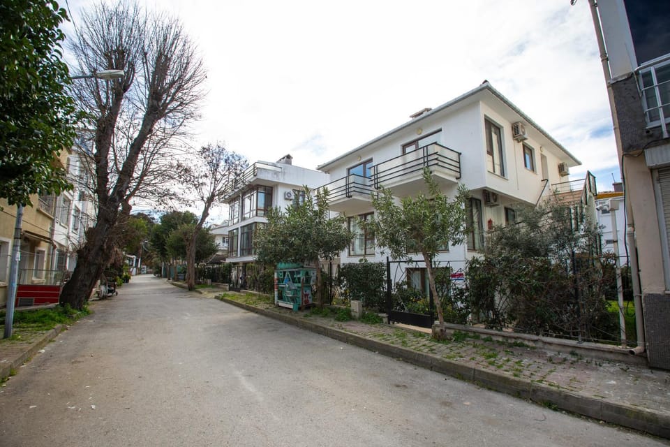 Property building, Neighbourhood
