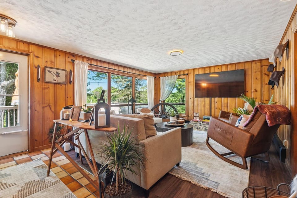 View (from property/room), Living room, Seating area