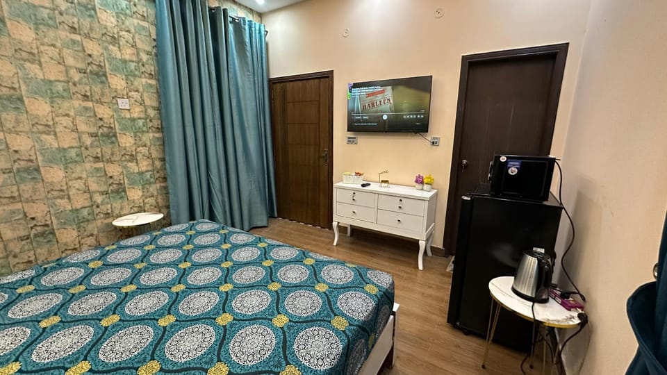 A separate luxury 1 bed option with a terrace in Bahria Bed and Breakfast in Lahore