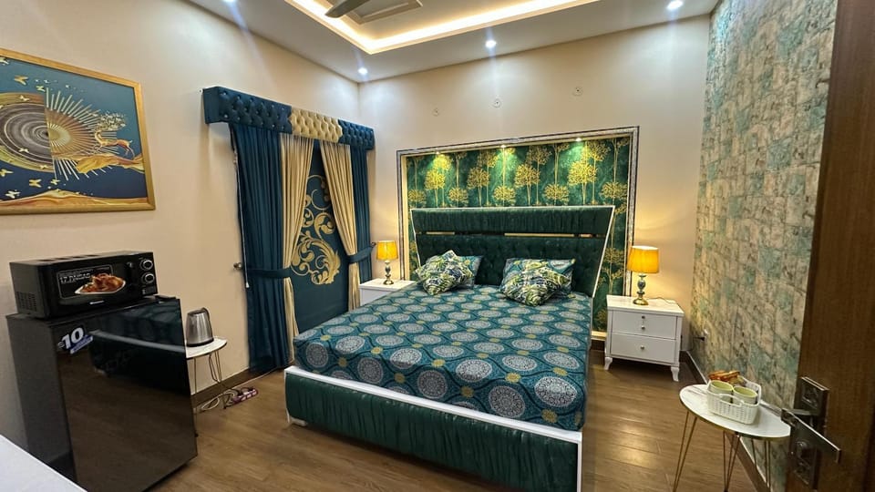 A separate luxury 1 bed option with a terrace in Bahria Bed and Breakfast in Lahore