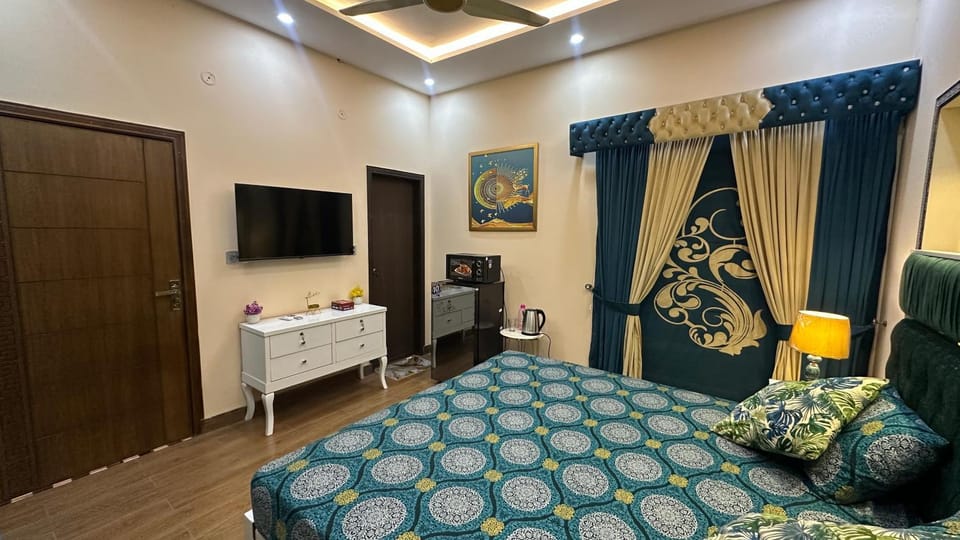 A separate luxury 1 bed option with a terrace in Bahria Bed and Breakfast in Lahore