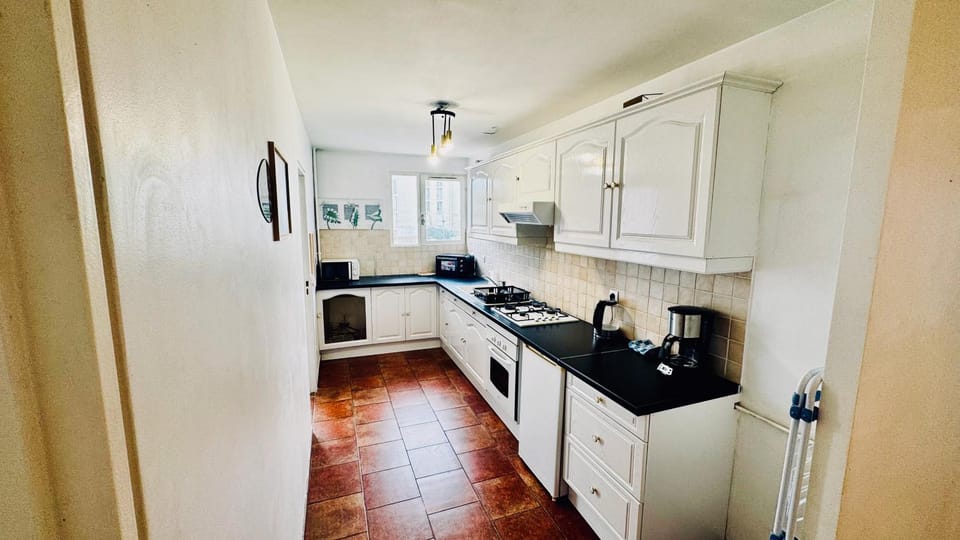 Kitchen or kitchenette, oven, stove