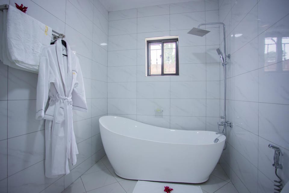 Shower, Hot Tub, Bathroom, Bath, towels