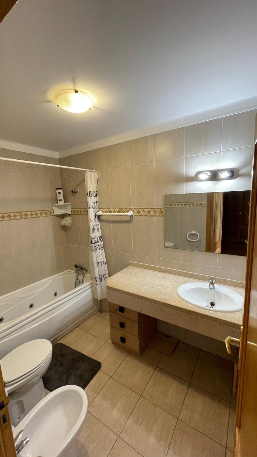 Toilet, Bathroom, Bath, bidet, towels