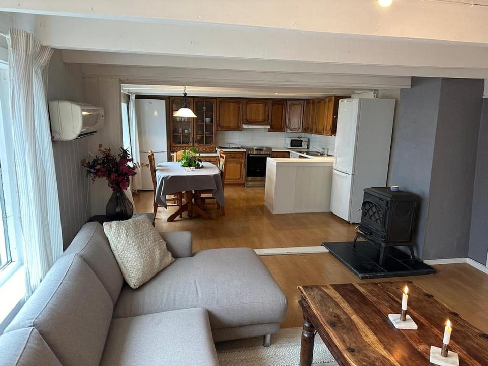 Sauda 4 bedrooms near skiing with view of fjord House in Rogaland